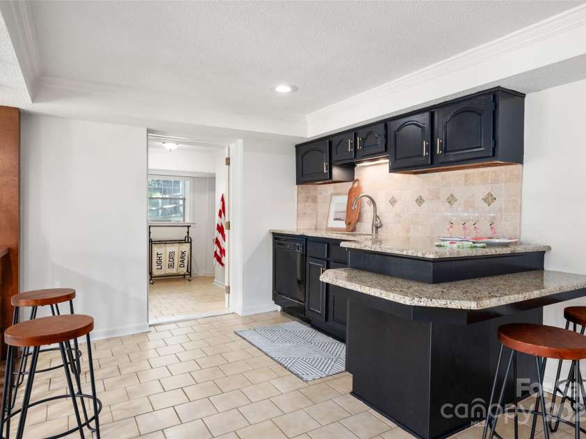 6259 River Cabin Lane, Charlotte, NC 28278.  MLS# CAR4271955, YatesRealty ID 22576. Kitchenette located in the basement perfect for quick snacks off of the lake or late night movie snacks!