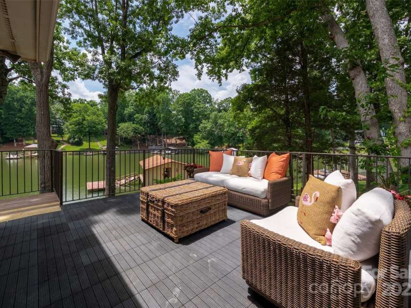 6259 River Cabin Lane, Charlotte, NC 28278.  MLS# CAR4271955, YatesRealty ID 22576. Side terrace off of dining room