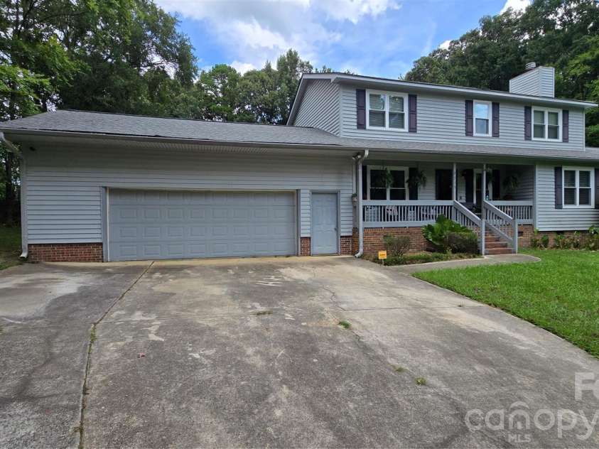 2715 Shandon Road, Rock Hill, SC 29730.  MLS# CAR4297172, YatesRealty ID 22577. Large 2 car attached garage