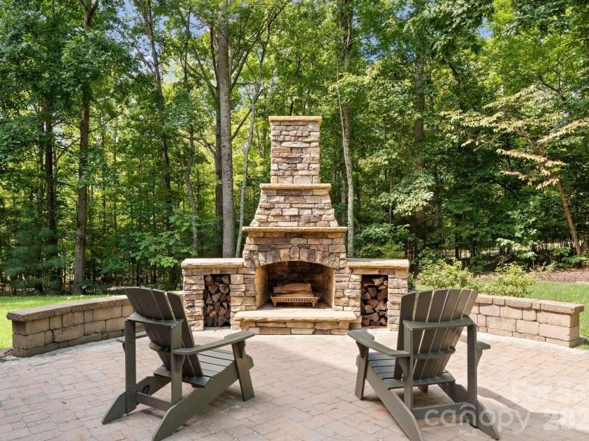 10150 Enclave Circle, Concord, NC 28027.  MLS# CAR4299133, YatesRealty ID 22579. 
