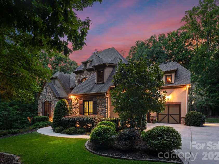 10150 Enclave Circle, Concord, NC 28027.  MLS# CAR4299133, YatesRealty ID 22579. 
