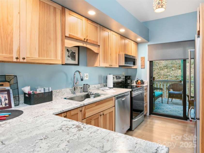 103 Cimarron Drive, Asheville, NC 28803.  MLS# CAR4238958, YatesRealty ID 22579. 