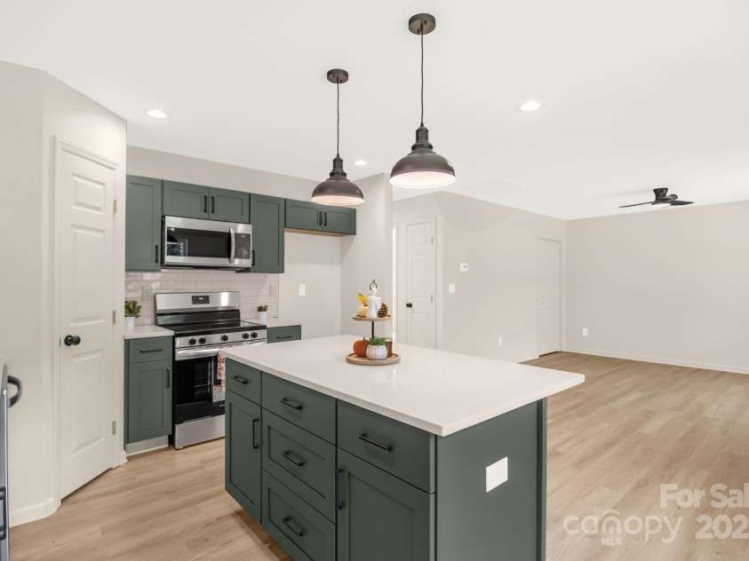 102 Theodore Avenue, Lexington, NC 27292.  MLS# CAR4303771, YatesRealty ID 2258. 