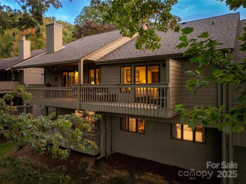 1302 Timber Trail, Asheville, NC 28804.  MLS# CAR4301638, YatesRealty ID 2258. 