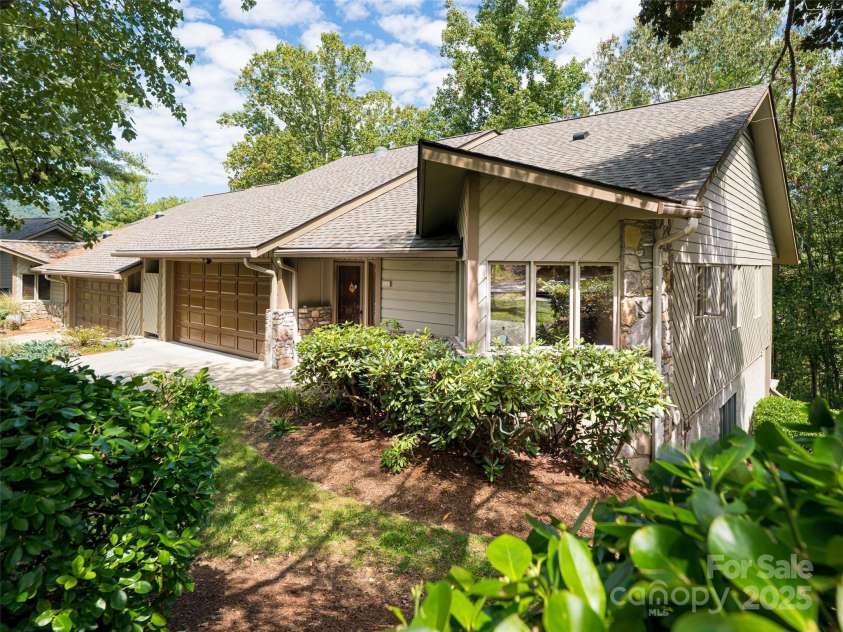 1302 Timber Trail, Asheville, NC 28804.  MLS# CAR4301638, YatesRealty ID 2258. 