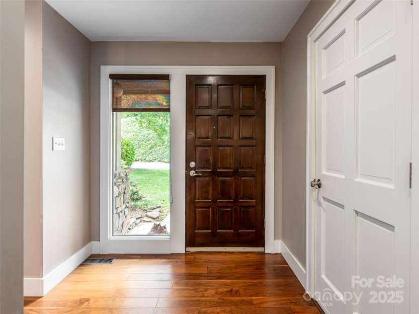 1302 Timber Trail, Asheville, NC 28804.  MLS# CAR4301638, YatesRealty ID 2258. 