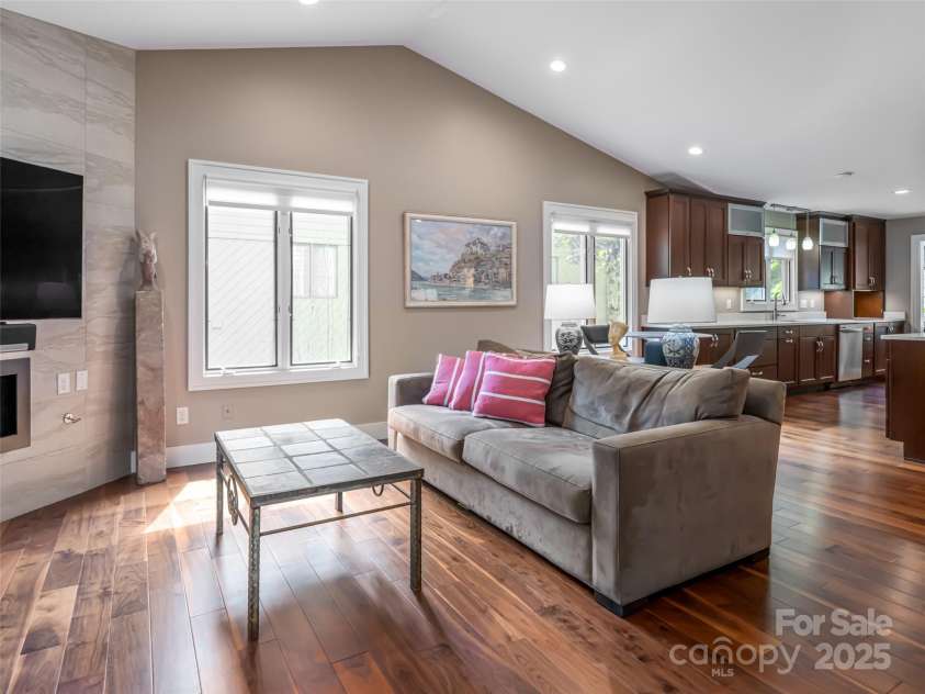 1302 Timber Trail, Asheville, NC 28804.  MLS# CAR4301638, YatesRealty ID 2258. 