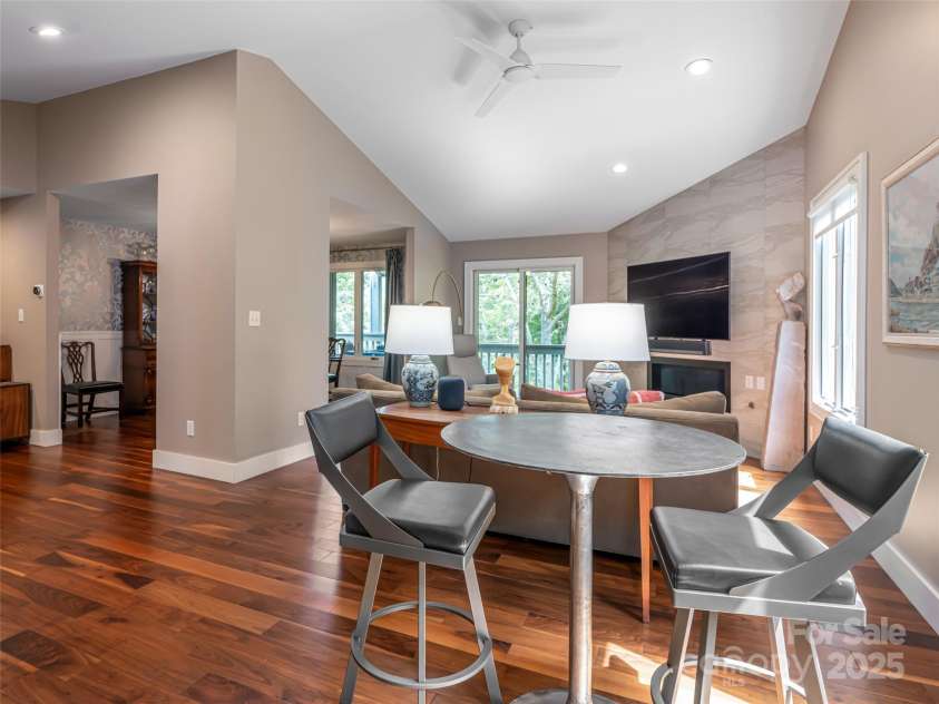 1302 Timber Trail, Asheville, NC 28804.  MLS# CAR4301638, YatesRealty ID 2258. 