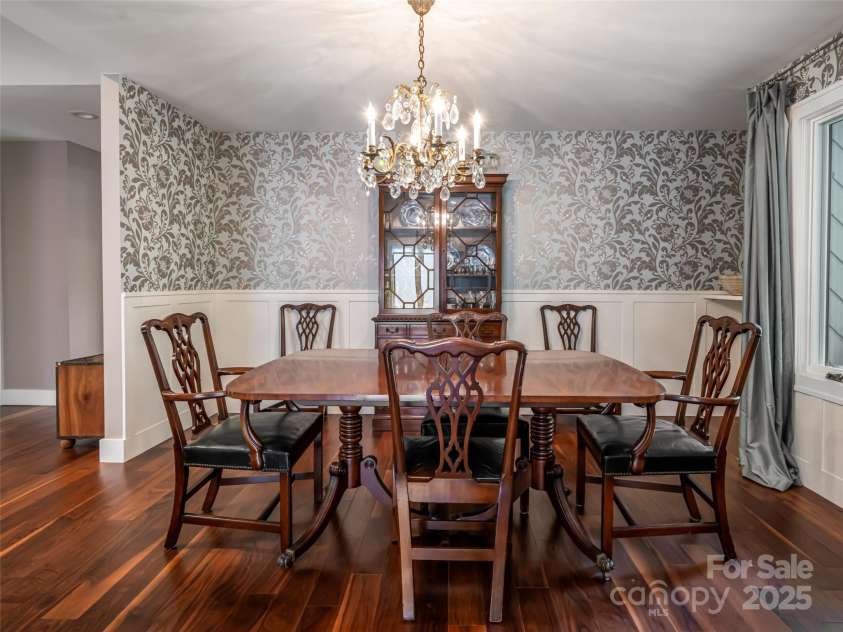 1302 Timber Trail, Asheville, NC 28804.  MLS# CAR4301638, YatesRealty ID 2258. 