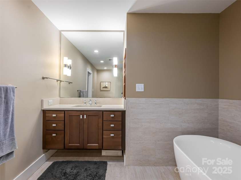 1302 Timber Trail, Asheville, NC 28804.  MLS# CAR4301638, YatesRealty ID 2258. 