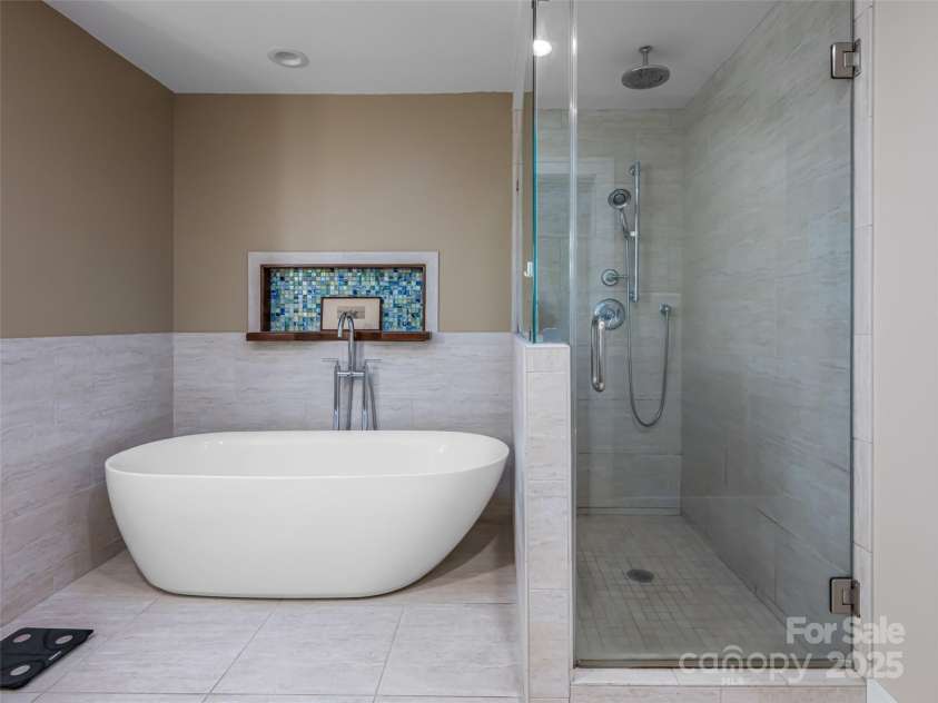 1302 Timber Trail, Asheville, NC 28804.  MLS# CAR4301638, YatesRealty ID 2258. 