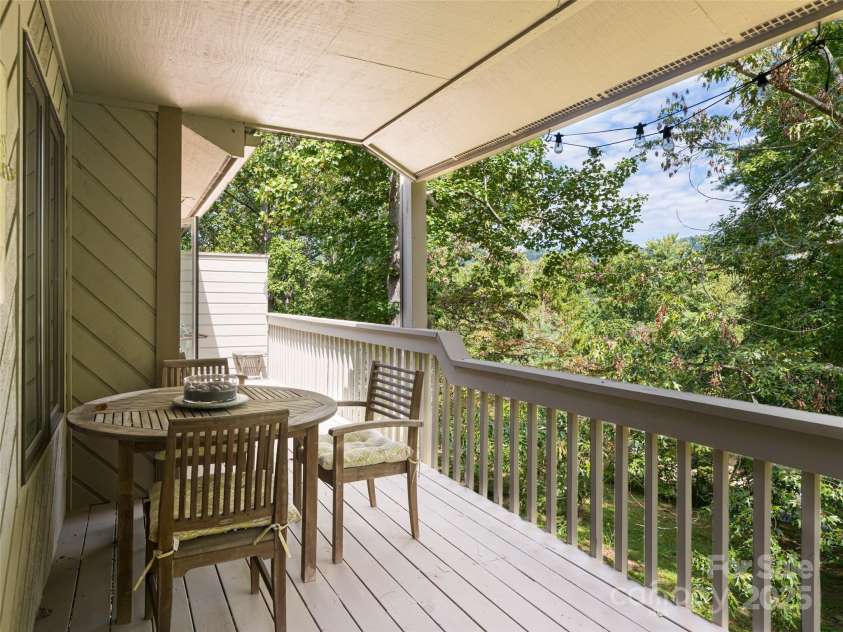 1302 Timber Trail, Asheville, NC 28804.  MLS# CAR4301638, YatesRealty ID 2258. 