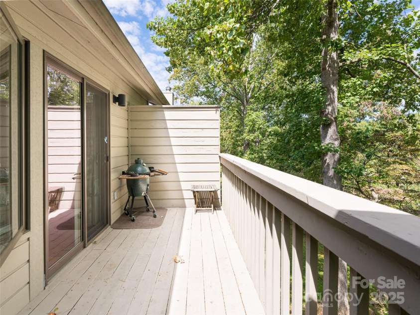 1302 Timber Trail, Asheville, NC 28804.  MLS# CAR4301638, YatesRealty ID 2258. 