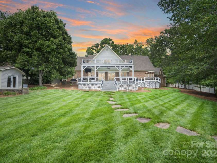 17112 Green Dolphin Lane, Cornelius, NC 28031.  MLS# CAR4251860, YatesRealty ID 22580. 