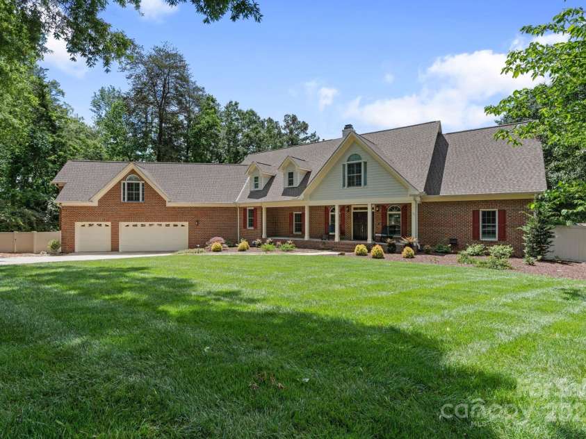 17112 Green Dolphin Lane, Cornelius, NC 28031.  MLS# CAR4251860, YatesRealty ID 22580. 