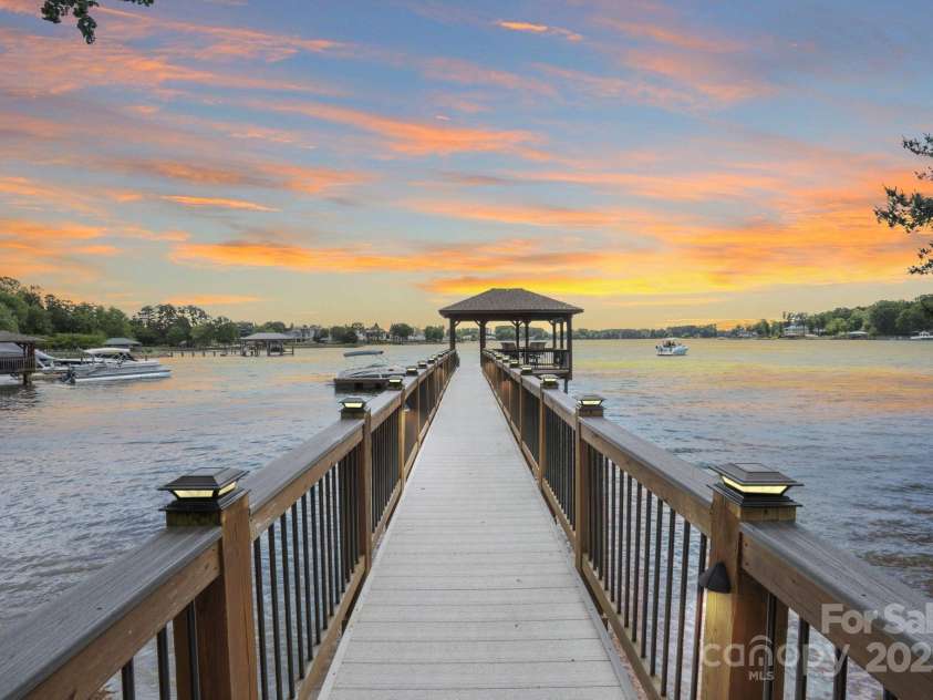 17112 Green Dolphin Lane, Cornelius, NC 28031.  MLS# CAR4251860, YatesRealty ID 22580. 