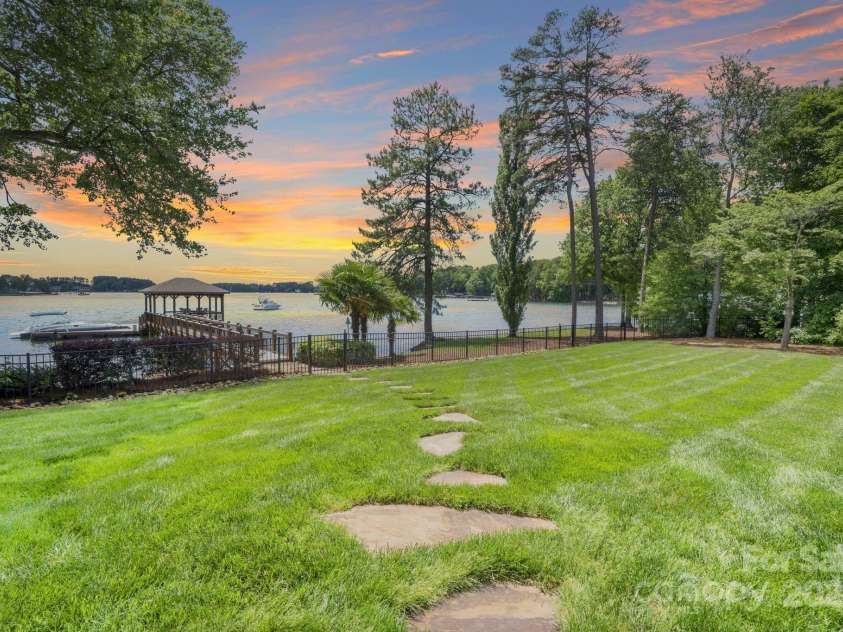 17112 Green Dolphin Lane, Cornelius, NC 28031.  MLS# CAR4251860, YatesRealty ID 22580. 