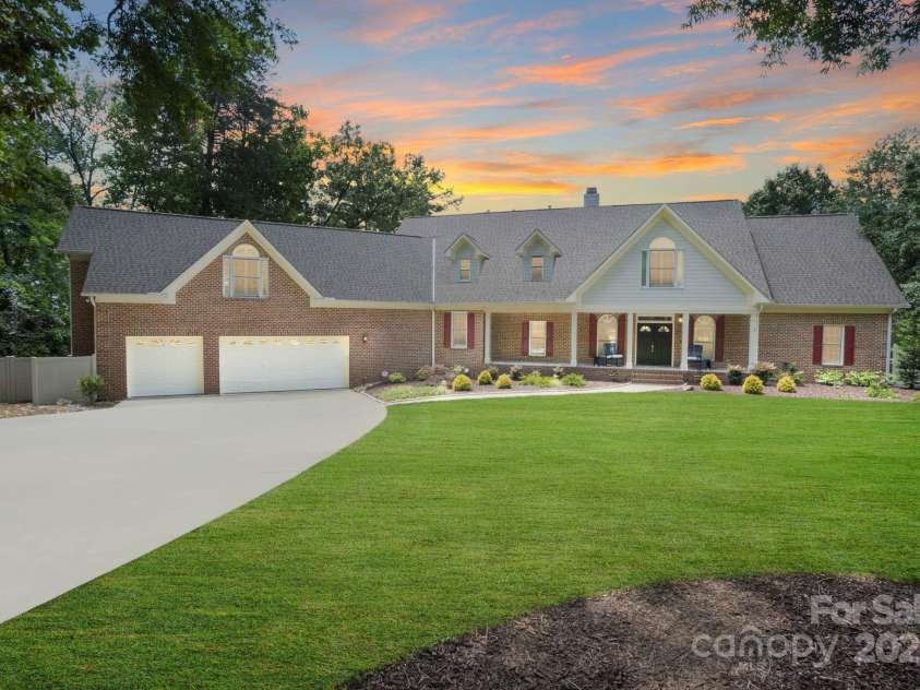 17112 Green Dolphin Lane, Cornelius, NC 28031.  MLS# CAR4251860, YatesRealty ID 22580. 