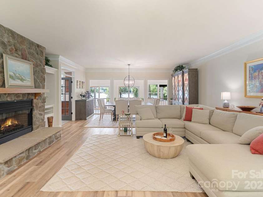 17112 Green Dolphin Lane, Cornelius, NC 28031.  MLS# CAR4251860, YatesRealty ID 22580. 