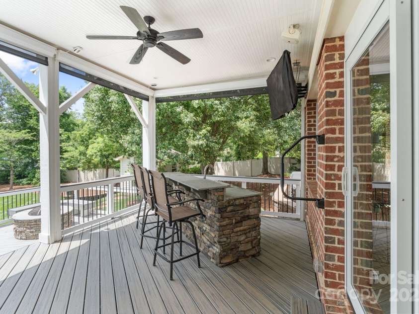 17112 Green Dolphin Lane, Cornelius, NC 28031.  MLS# CAR4251860, YatesRealty ID 22580. 