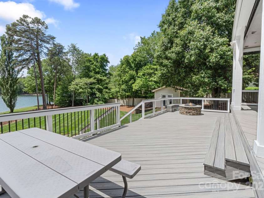 17112 Green Dolphin Lane, Cornelius, NC 28031.  MLS# CAR4251860, YatesRealty ID 22580. 