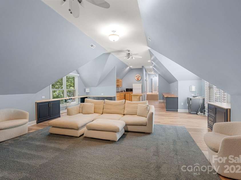 17112 Green Dolphin Lane, Cornelius, NC 28031.  MLS# CAR4251860, YatesRealty ID 22580. Huge Bonus/bedroom