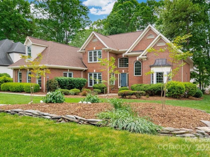 15535 Eagleview Drive, Charlotte, NC 28278.  MLS# CAR4249773, YatesRealty ID 22581. 
