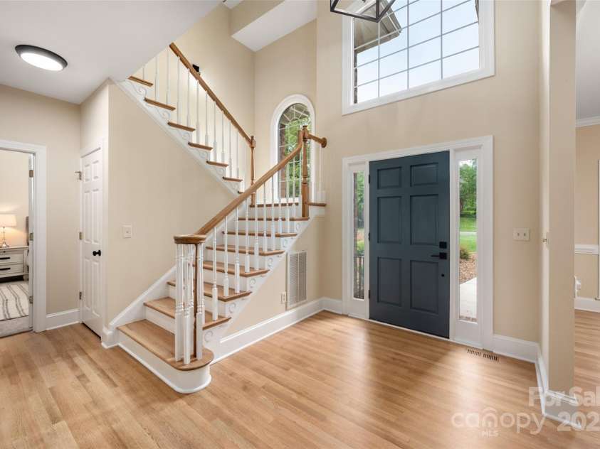 15535 Eagleview Drive, Charlotte, NC 28278.  MLS# CAR4249773, YatesRealty ID 22581. 