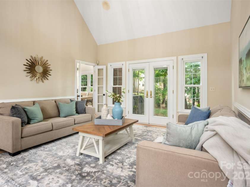 15535 Eagleview Drive, Charlotte, NC 28278.  MLS# CAR4249773, YatesRealty ID 22581. 