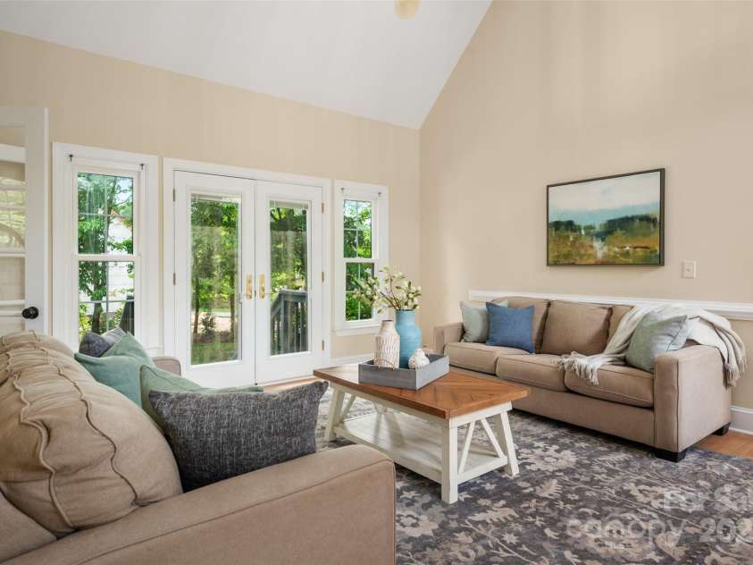 15535 Eagleview Drive, Charlotte, NC 28278.  MLS# CAR4249773, YatesRealty ID 22581. 