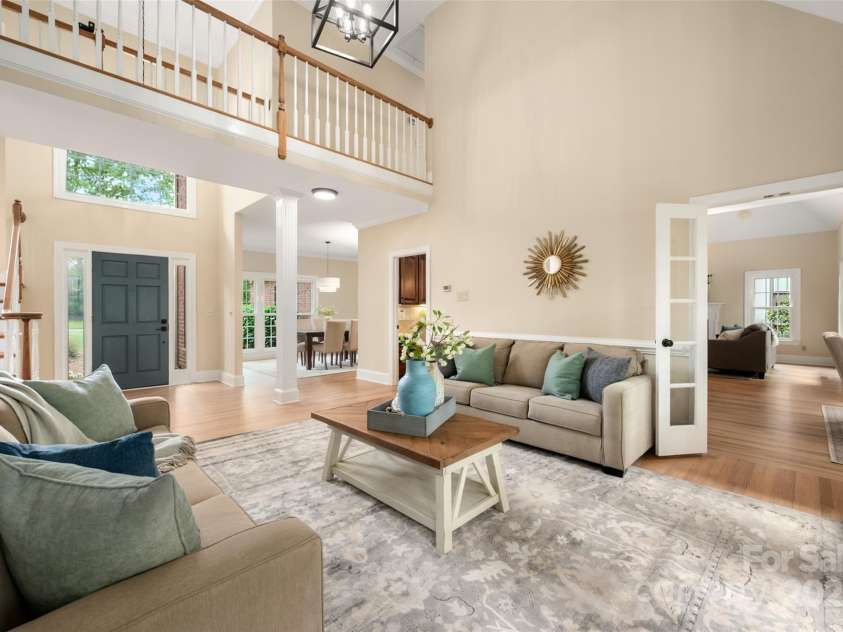 15535 Eagleview Drive, Charlotte, NC 28278.  MLS# CAR4249773, YatesRealty ID 22581. 