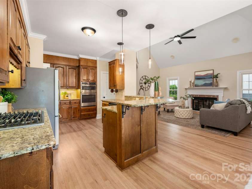 15535 Eagleview Drive, Charlotte, NC 28278.  MLS# CAR4249773, YatesRealty ID 22581. 