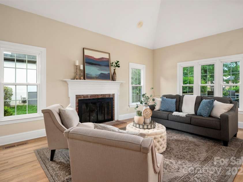 15535 Eagleview Drive, Charlotte, NC 28278.  MLS# CAR4249773, YatesRealty ID 22581. 