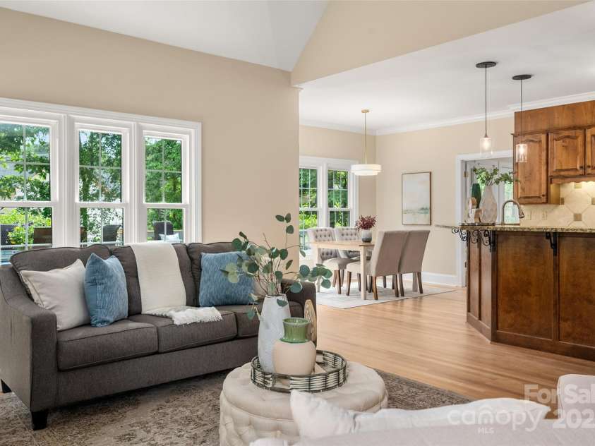 15535 Eagleview Drive, Charlotte, NC 28278.  MLS# CAR4249773, YatesRealty ID 22581. 