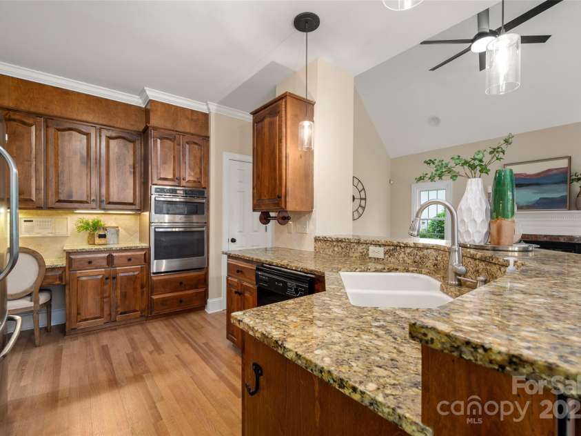 15535 Eagleview Drive, Charlotte, NC 28278.  MLS# CAR4249773, YatesRealty ID 22581. 