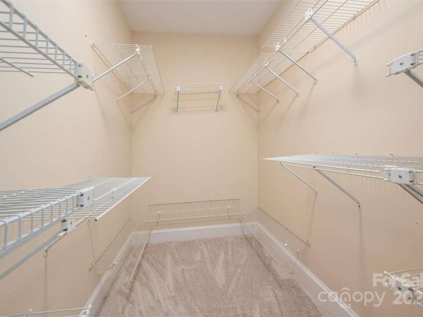 15535 Eagleview Drive, Charlotte, NC 28278.  MLS# CAR4249773, YatesRealty ID 22581. 