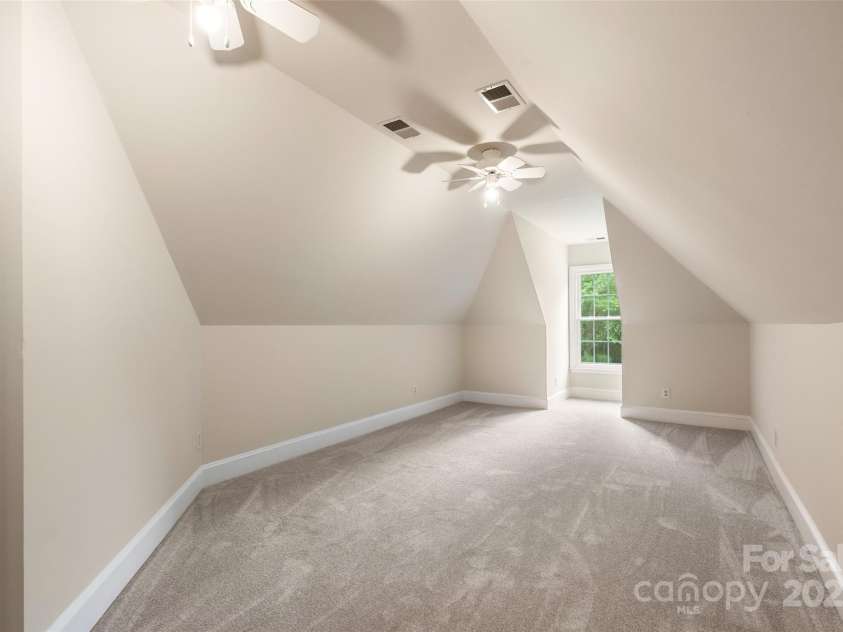 15535 Eagleview Drive, Charlotte, NC 28278.  MLS# CAR4249773, YatesRealty ID 22581. 