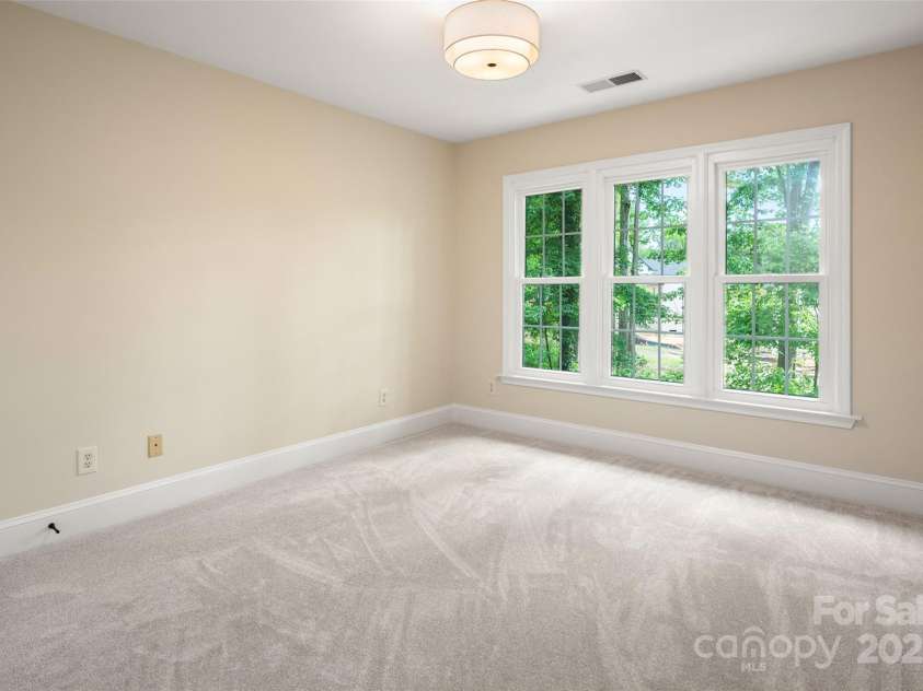 15535 Eagleview Drive, Charlotte, NC 28278.  MLS# CAR4249773, YatesRealty ID 22581. 