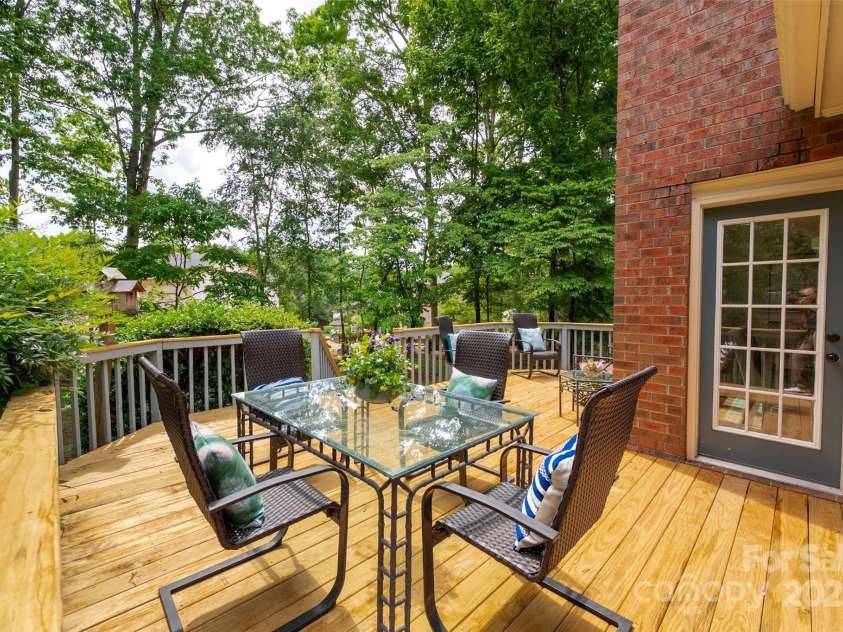 15535 Eagleview Drive, Charlotte, NC 28278.  MLS# CAR4249773, YatesRealty ID 22581. 