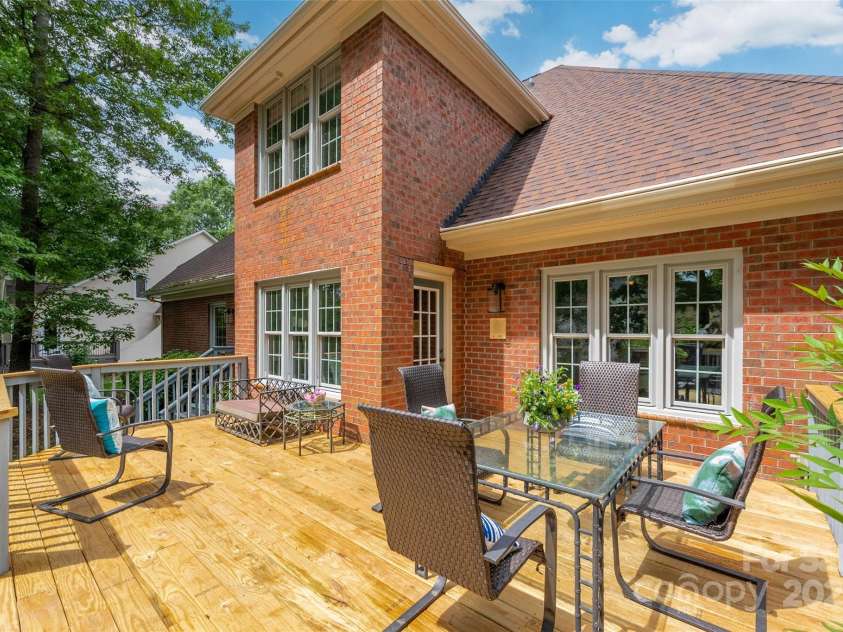 15535 Eagleview Drive, Charlotte, NC 28278.  MLS# CAR4249773, YatesRealty ID 22581. 