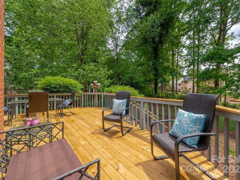 15535 Eagleview Drive, Charlotte, NC 28278.  MLS# CAR4249773, YatesRealty ID 22581. 