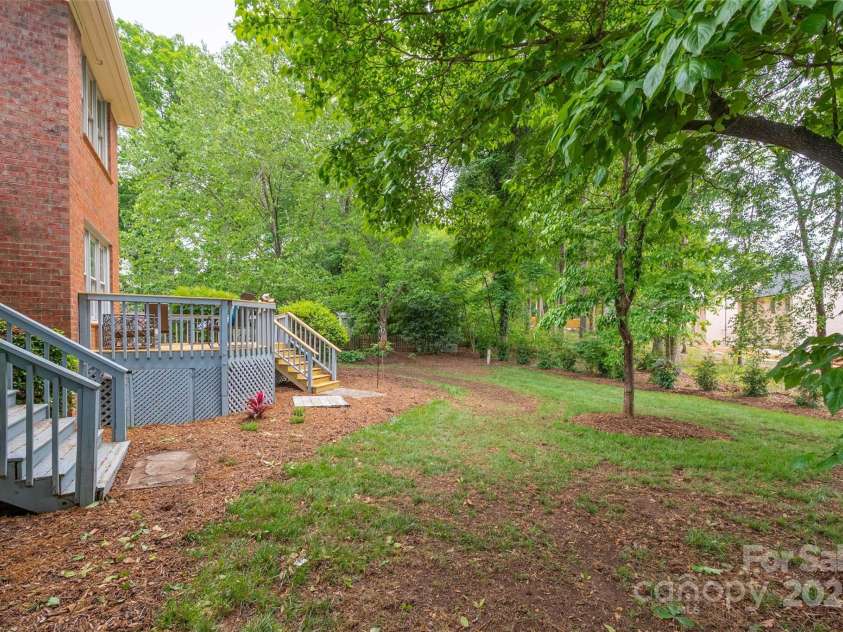 15535 Eagleview Drive, Charlotte, NC 28278.  MLS# CAR4249773, YatesRealty ID 22581. 