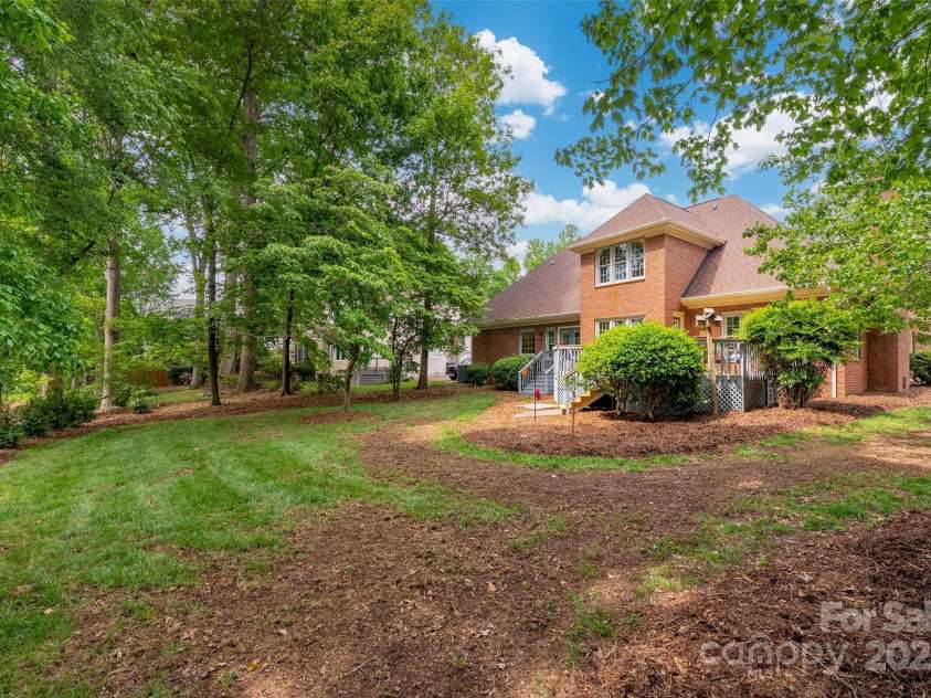 15535 Eagleview Drive, Charlotte, NC 28278.  MLS# CAR4249773, YatesRealty ID 22581. 