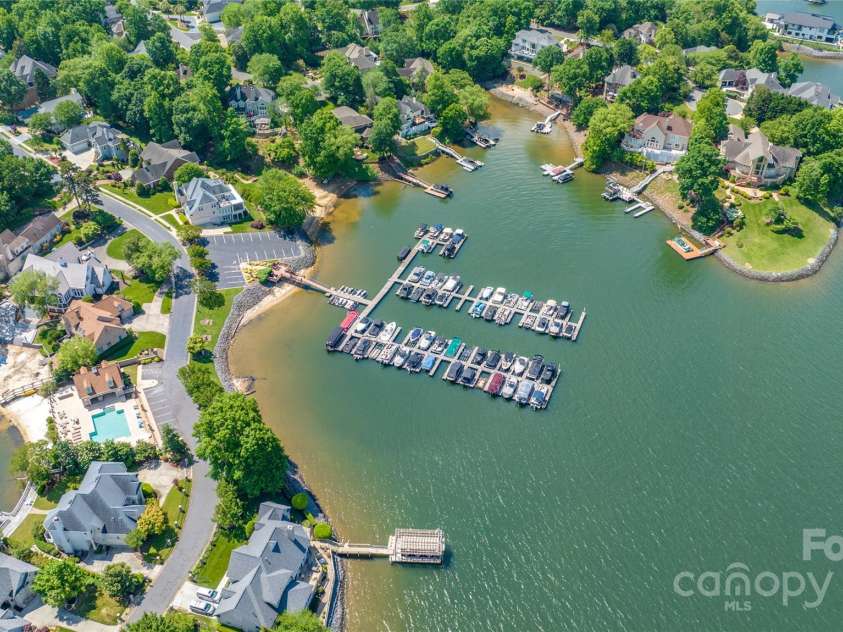 15535 Eagleview Drive, Charlotte, NC 28278.  MLS# CAR4249773, YatesRealty ID 22581. 