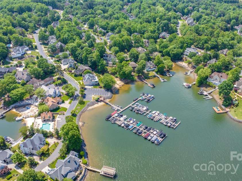 15535 Eagleview Drive, Charlotte, NC 28278.  MLS# CAR4249773, YatesRealty ID 22581. 