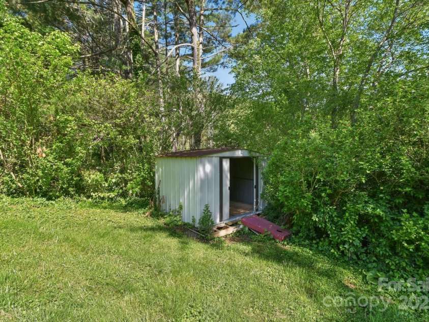 19 Clement Place, Asheville, NC 28805.  MLS# CAR4249307, YatesRealty ID 22582. A storage shed sits on the NW corner of the property