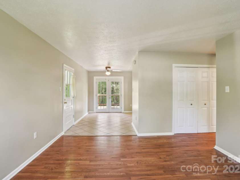 19 Clement Place, Asheville, NC 28805.  MLS# CAR4249307, YatesRealty ID 22582. Entry greets you with an open feel and a sight line through to the back deck.