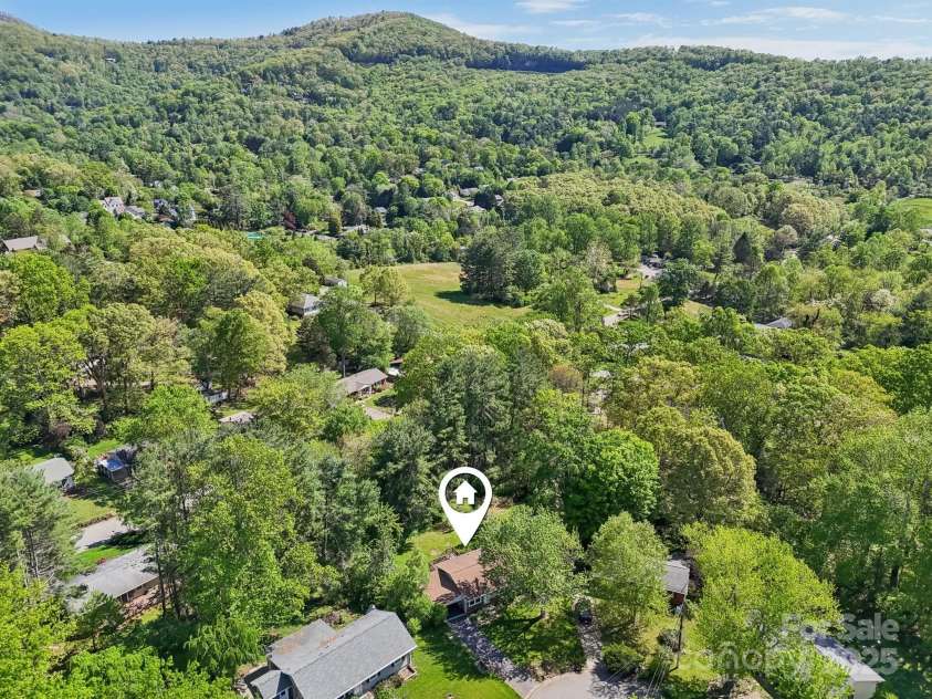 19 Clement Place, Asheville, NC 28805.  MLS# CAR4249307, YatesRealty ID 22582. Note the homes proximity to surrounding mountains.