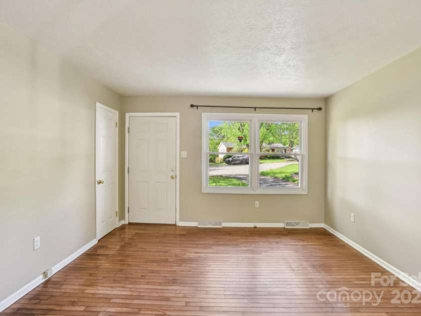 19 Clement Place, Asheville, NC 28805.  MLS# CAR4249307, YatesRealty ID 22582. The family room window looks out to the cul-de-sac.