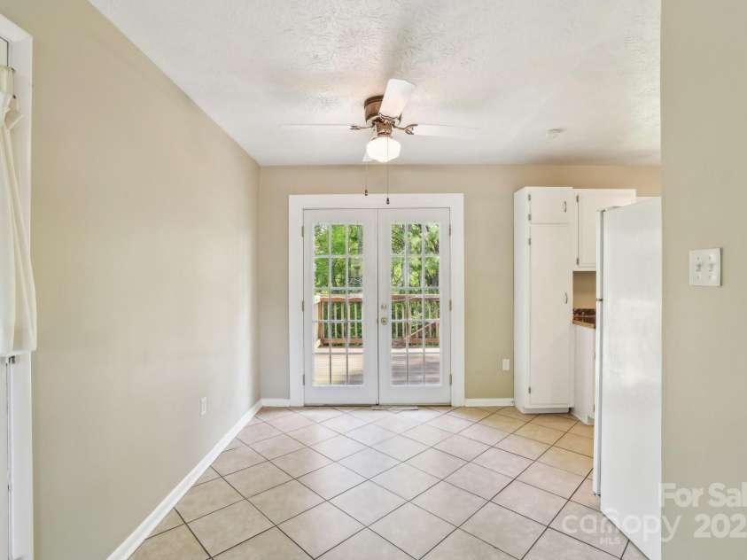 19 Clement Place, Asheville, NC 28805.  MLS# CAR4249307, YatesRealty ID 22582. Transition from hardwood to tile as you enter the kitchen.